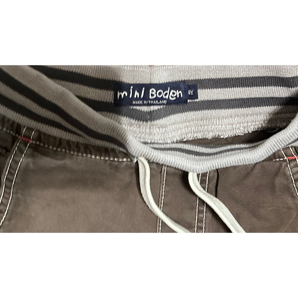 Mini Boden 6Y long pants has hole in 1 knee